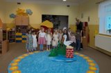 Vystoupení a výroba dárku pro maminky - třída Motýlků - Želeč